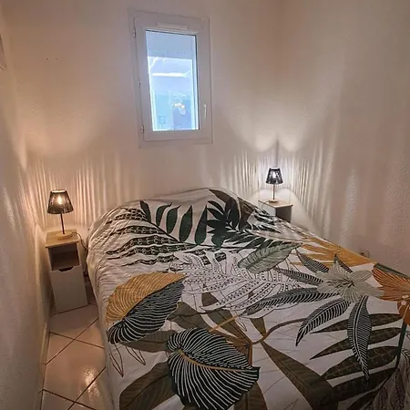 Nyaraló Petite Maison Dans Avec Piscine Et Acces Direct A La