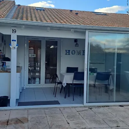 Petite Maison Dans Avec Piscine Et Acces Direct A La