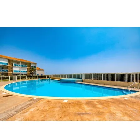 Petite Maison Dans Avec Piscine Et Acces Direct A La بيت للعطل *
