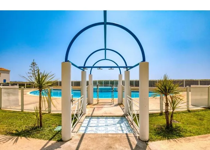 Petite Maison Dans Avec Piscine Et Acces Direct A La Dom wakacyjny