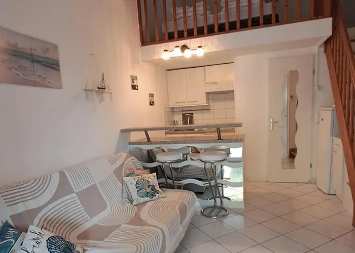 Petite Maison Dans Avec Piscine Et Acces Direct A La Dom wakacyjny *