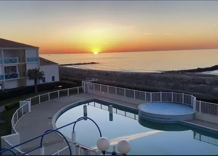Petite Maison Dans Avec Piscine Et Acces Direct A La * Frontignan
